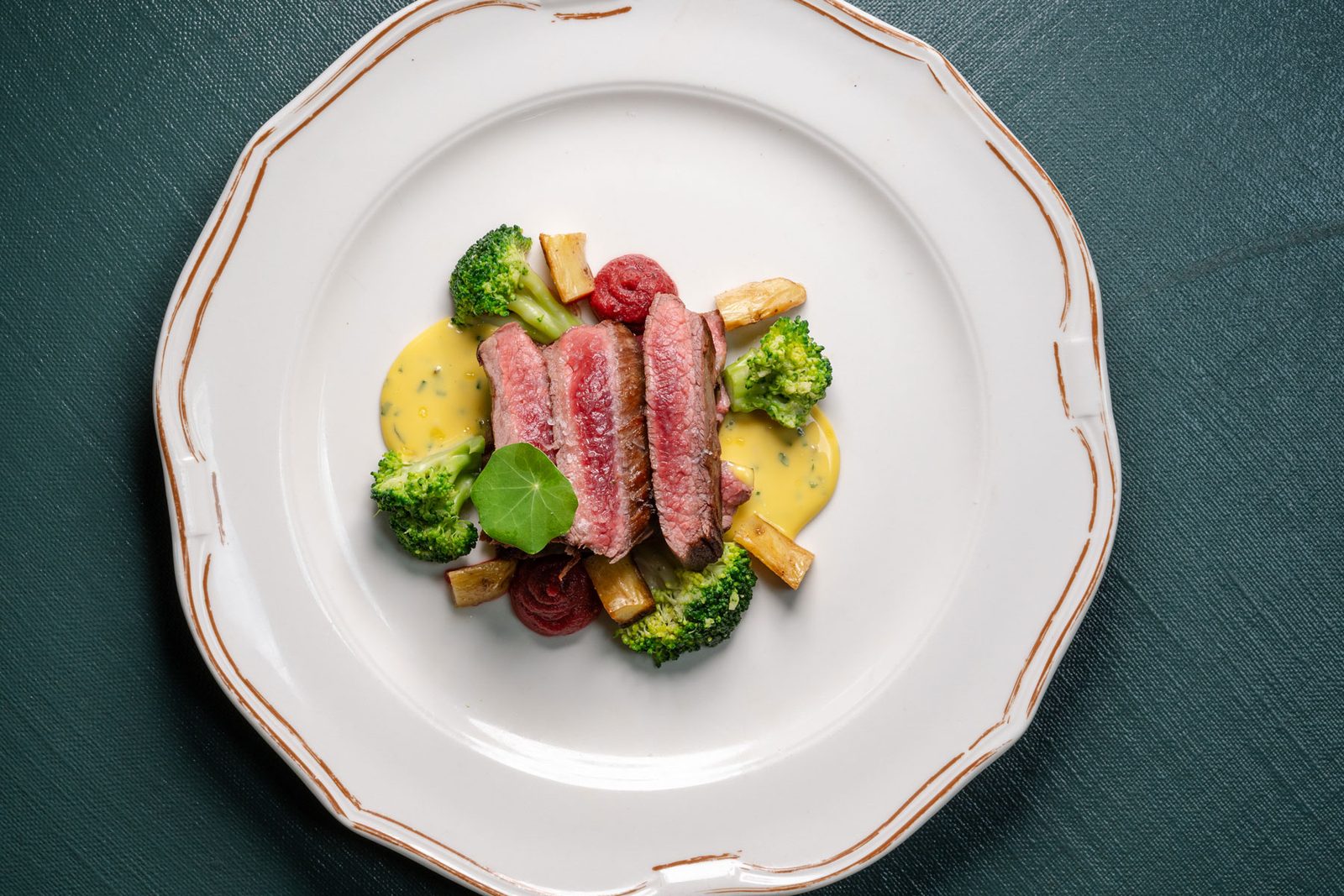 Carne alla brace impiattata