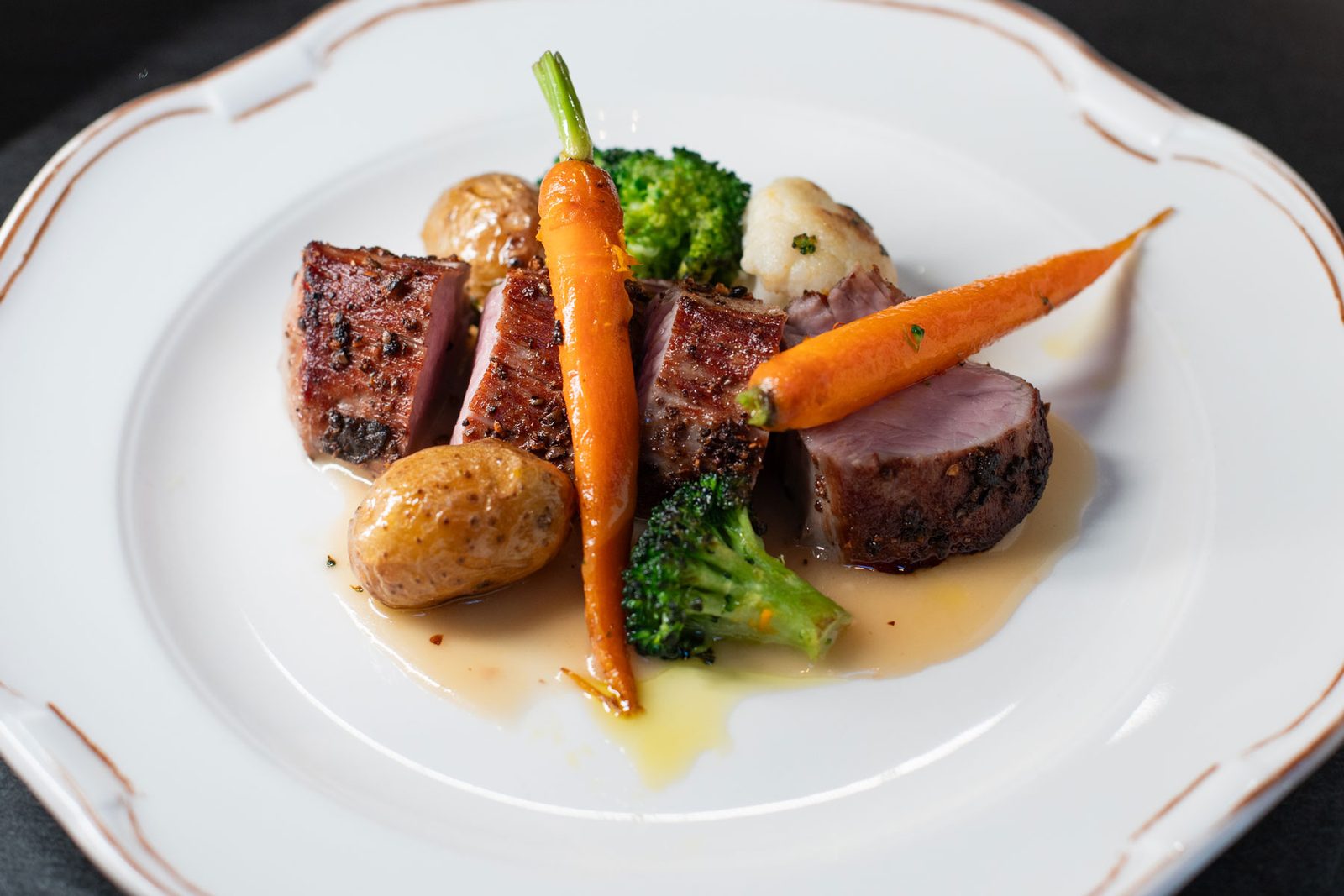 Secondo di carne con contorni di stagione